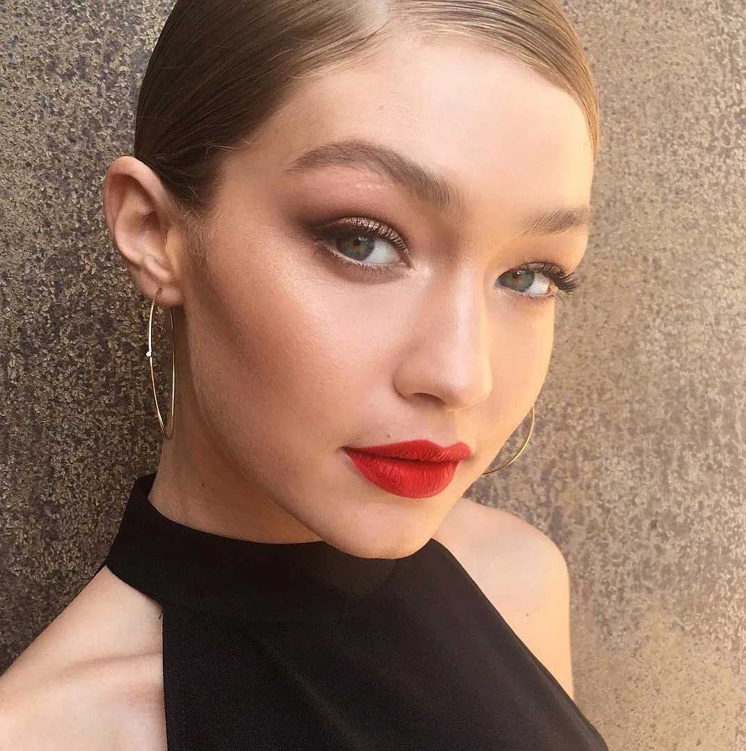 Natural Makeup With Red Lipstick To Stay Elegant And Slaying
